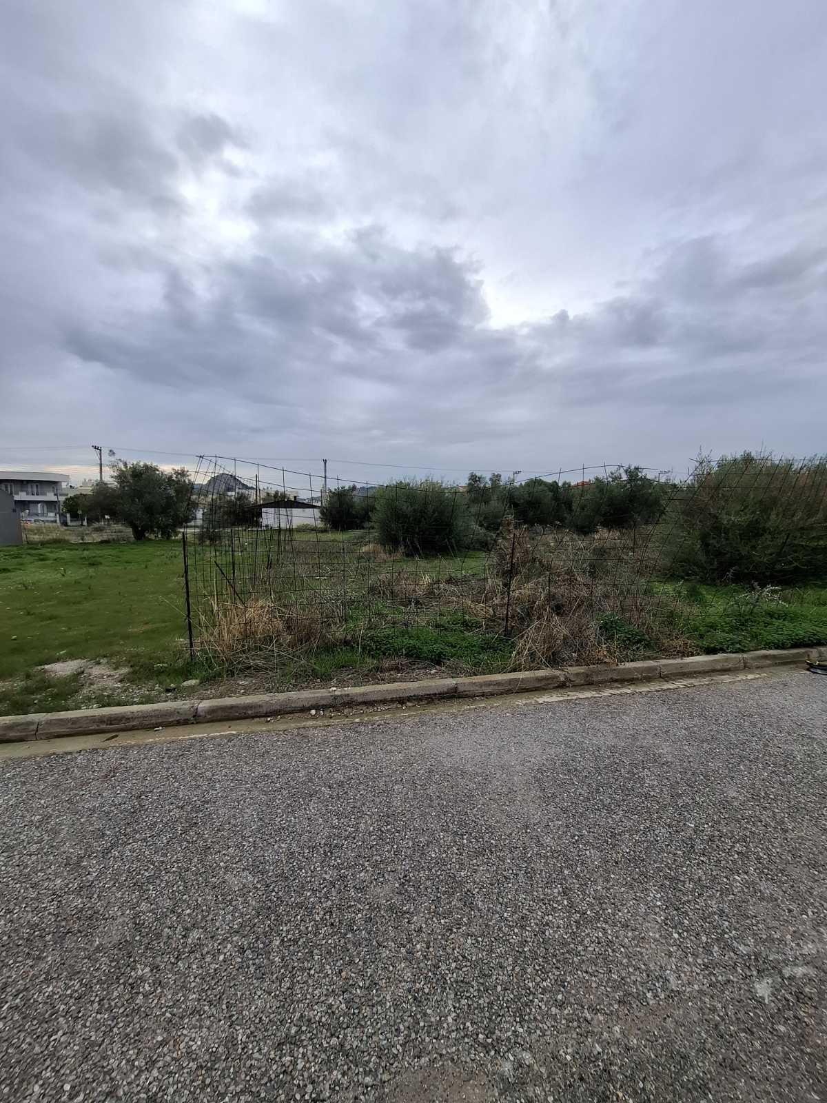 Një parcelë toke prej 252 m² është në shitje në zonën e Nea Salamina.